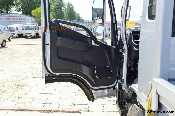JAC Lingpao L6 2.5L Diesel 150hp 4X2(6 wheels) 6-Speed 3.85m Single Row Flatbed Light Truck Cab (2) | 86Trucks