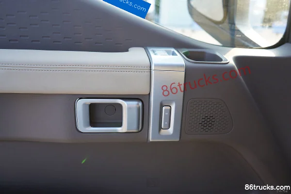 Ruichi C9 Pioneer Edition II 4.315m Single Row Pure Electric Van Light Truck CATL 120kWh 4X2(6 wheels) Cab (2) | 86Trucks