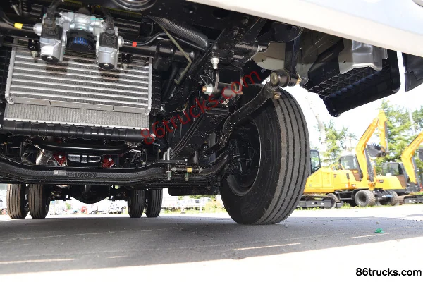 Foton Shidai Linghang M6 160 ch 4X2(6 roues) 3,8 m camion léger à ridelles cabine demi-avancée Châssis (3) | 86Trucks