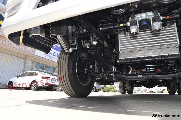 Foton Shidai Linghang M6 160 ch 4X2(6 roues) 3,8 m camion léger à ridelles cabine demi-avancée Châssis (2) | 86Trucks