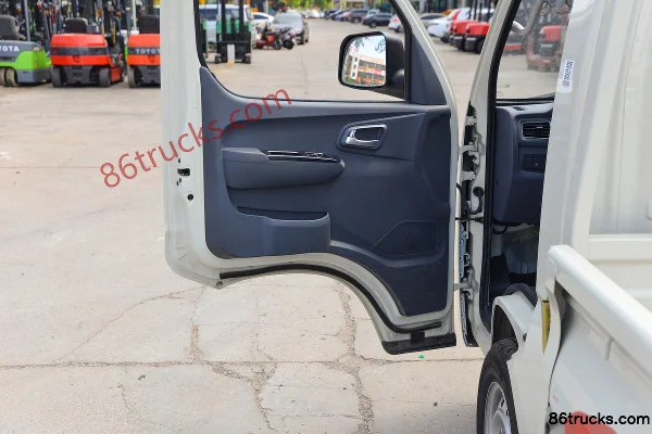 Foton Xiangling M1 Pro Luxe 1.6L 122 ch 4X2(6 roues) Essence Camion plateau simple cabine 3,05 m (pneu arrière simple) (2) | 86Trucks