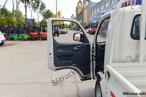 Foton Xiangling M1 Pro Luxe 1.6L 122 ch 4X2(6 roues) Essence Camion plateau simple cabine 3,05 m (pneu arrière simple) (1) | 86Trucks