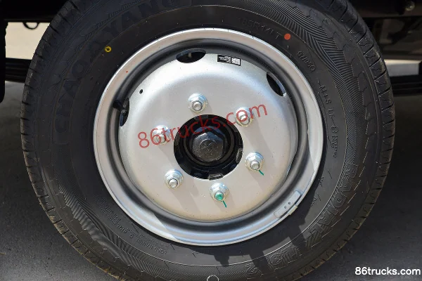Forland Linghang S1 1.5L Gasoline 136hp 4X2(6 wheels) Landai 6-speed 2.7m Double-row Flatbed Mini Truck Chassis (3) | 86Trucks