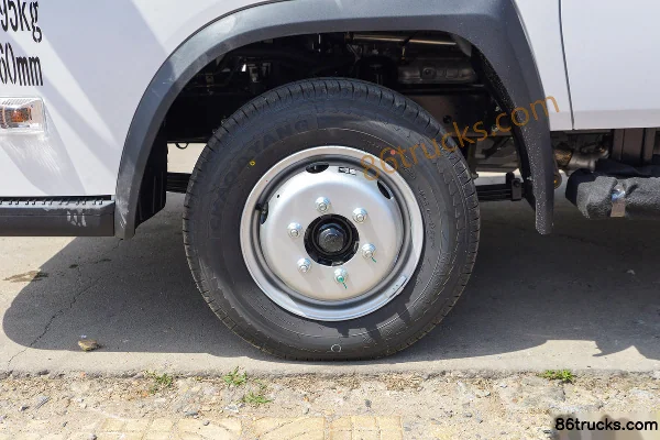 Forland Linghang S1 1.5L Gasoline 136hp 4X2(6 wheels) Landai 6-speed 2.7m Double-row Flatbed Mini Truck Chassis (1) | 86Trucks