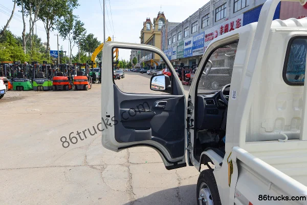 Foton Xiangling M1 Pro Luxe 1.6L 122 ch 4X2(6 roues) Essence Camion plateau simple cabine 3,05 m (pneu arrière simple) (1) | 86Trucks