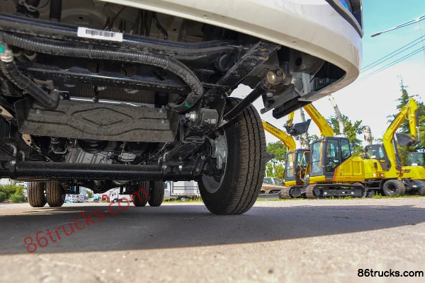 Foton Xiangling M1 Pro Luxe 1.6L 122 ch 4X2(6 roues) Essence Camion plateau simple cabine 3,05 m (pneu arrière simple) Châssis (3) | 86Truck