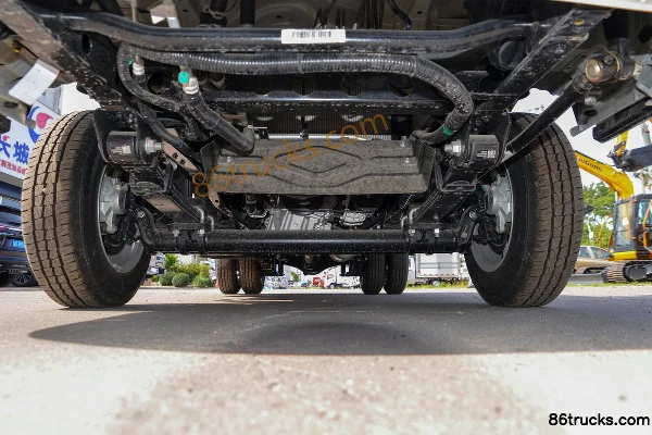 Foton Xiangling M1 Pro Luxe 1.6L 122 ch 4X2(6 roues) Essence Camion plateau simple cabine 3,05 m (pneu arrière simple) Châssis (1) | 86Truck