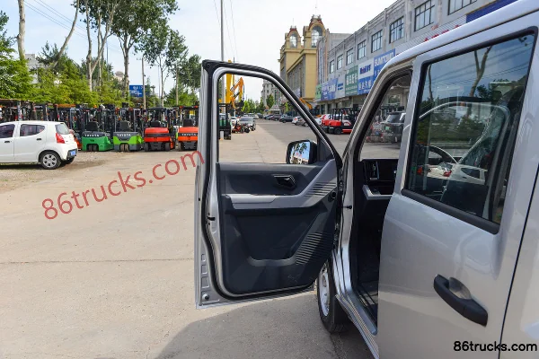 Foton Q Split Body 2.5m Double Row Pure Electric Stake Mini Truck Aiyike 50.23kWh 4X2(6 wheels) Cab (1) | 86Trucks