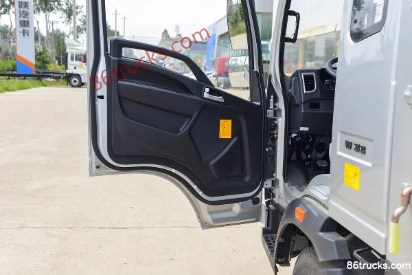Sinotruk HOWO Hanjiang M 145 hp 4X2(6 wheels) 3.65m single-row cage cargo light truck (WLY 8-speed) Cab (2) | 86Trucks