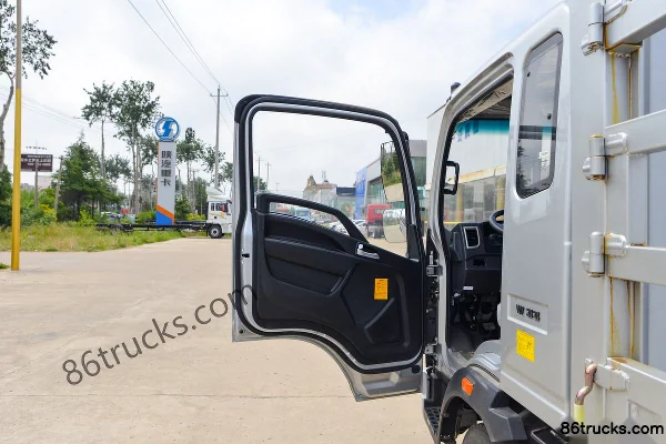 Sinotruk HOWO Hanjiang M 145 hp 4X2(6 wheels) 3.65m single-row cage cargo light truck (WLY 8-speed) Cab (1) | 86Trucks