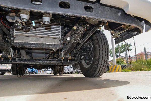 Sinotruk HOWO Hanjiang M 145 hp 4X2(6 wheels) 3.65m single-row cage cargo light truck (WLY 8-speed) Chassis (3) | 86Trucks