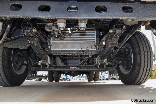 Sinotruk HOWO Hanjiang M 145 hp 4X2(6 wheels) 3.65m single-row cage cargo light truck (WLY 8-speed) Chassis (1) | 86Trucks