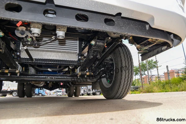 Sinotruk HOWO Hanjiang M2 2.3L diesel 148 ch 4X2(6 roues) WLY 5 vitesses camion porteur plateau 4,15 m monoplace Châssis (3) | 86Trucks