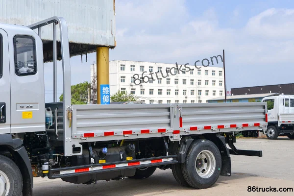 Sinotruk HOWO Hanjiang M2 2.3L diesel 148 ch 4X2(6 roues) WLY 5 vitesses camion porteur plateau 4,15 m monoplace Carrosserie (2) | 86Trucks