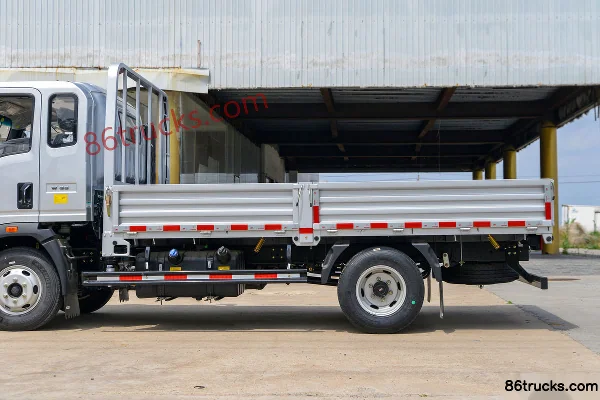 Sinotruk HOWO Hanjiang M2 2.3L diesel 148 ch 4X2(6 roues) WLY 5 vitesses camion porteur plateau 4,15 m monoplace Carrosserie (1) | 86Trucks