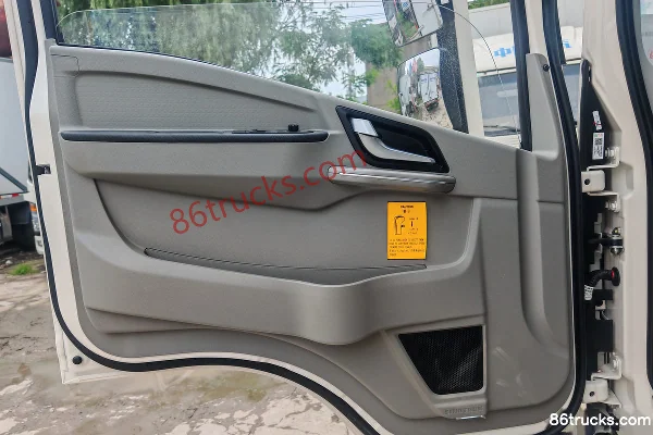 Sinotruk Tongshuai 140 ch 4X2(6 roues) LNG 8 vitesses camion frigorifique 4,08 m Cabine (1) | 86Trucks