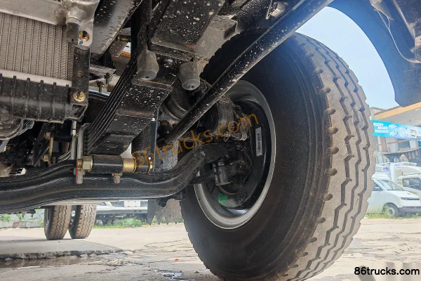 Sinotruk Tongshuai 140 ch 4X2(6 roues) LNG 8 vitesses camion frigorifique 4,08 m Châssis (3) | 86Trucks