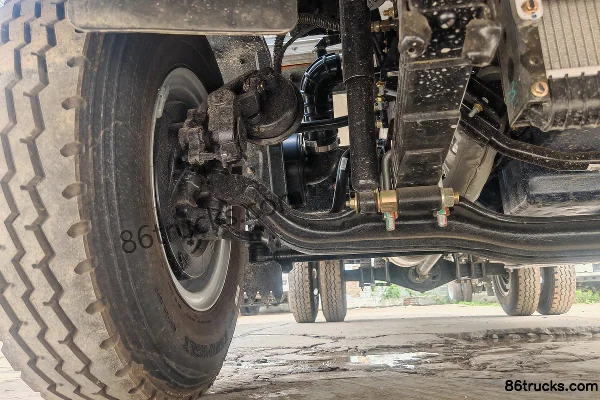 Sinotruk Tongshuai 140 ch 4X2(6 roues) LNG 8 vitesses camion frigorifique 4,08 m Châssis (2) | 86Trucks