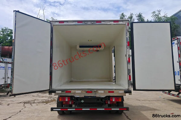 Sinotruk Tongshuai 140 ch 4X2(6 roues) LNG 8 vitesses camion frigorifique 4,08 m Carrosserie (1) | 86Trucks