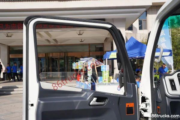 Feidi MV5 2L CNG 150hp 4X2(6 wheels) Fast Gear 8-speed 3.85m single-row panel van light truck Cab (3) | 86Trucks