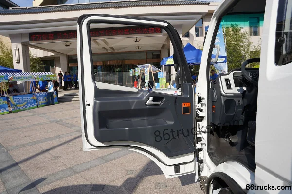 Feidi MV5 2L CNG 150hp 4X2(6 wheels) Fast Gear 8-speed 3.85m single-row panel van light truck Cab (1) | 86Trucks