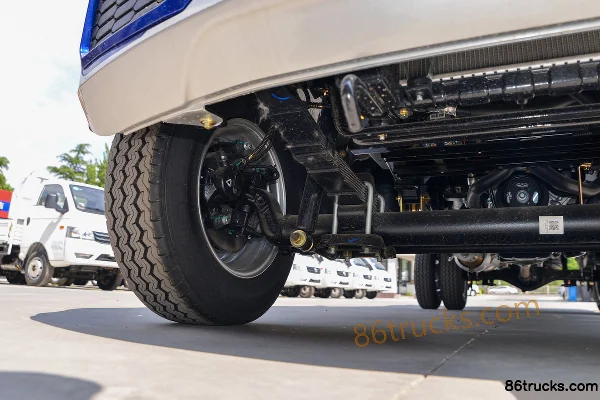 Dongfeng Xiaobawang W08 1.5L 113 hp 4X2(6 wheels) 2.5m double-row flatbed light truck (China VI) Chassis (2) | 86Trucks