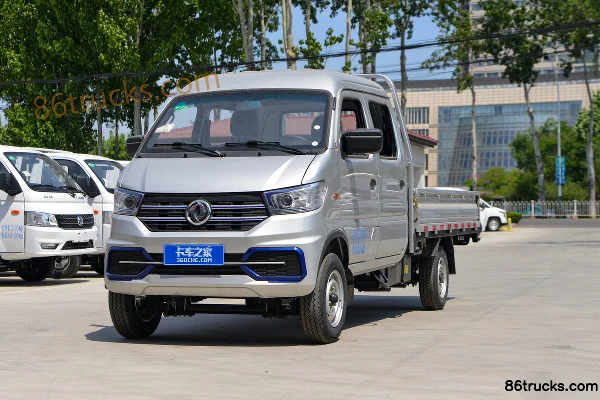 Dongfeng W08 Luxury Edition 1.6L Gasoline 123hp 4X2(6 wheels) Mengwo 5-Speed Single Rear Tire 2.5m Double Row Flatbed Mini Truck Exterior (3