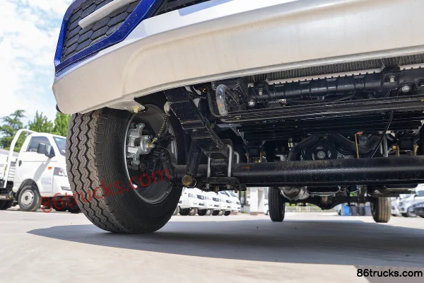 Dongfeng W08 Luxury Edition 1.6L Gasoline 123hp 4X2(6 wheels) Mengwo 5-Speed Single Rear Tire 2.5m Double Row Flatbed Mini Truck Chassis (2)