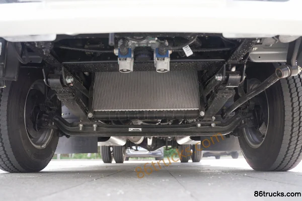 Feidi MV3 2L CNG 122hp 4X2(6 wheels) WLY 5-speed 4.15m single-row flatbed light truck Chassis (1) | 86Trucks