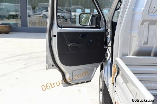 Dongfeng W08 1.2L Gasoline 91hp 4X2(6 wheels) 5-Speed 3.05m Single Row Flatbed Light Truck (New Interior) Cab (2) | 86Trucks