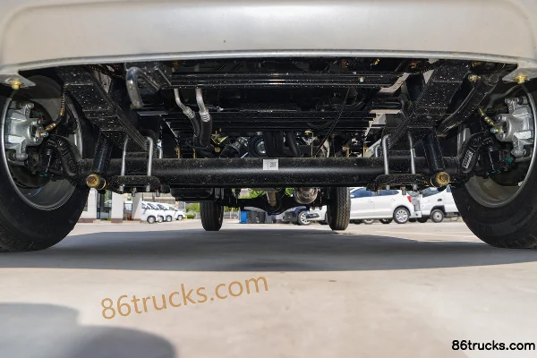 Dongfeng W08 1.2L Gasoline 91hp 4X2(6 wheels) 5-Speed 3.05m Single Row Flatbed Light Truck (New Interior) Chassis (1) | 86Trucks