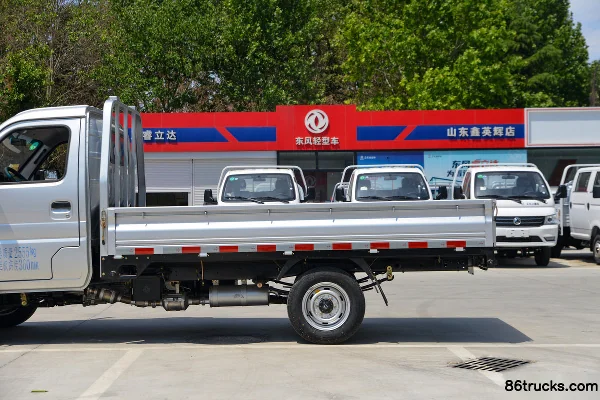 Dongfeng W08 1.2L Gasoline 91hp 4X2(6 wheels) 5-Speed 3.05m Single Row Flatbed Light Truck (New Interior) Body (2) | 86Trucks