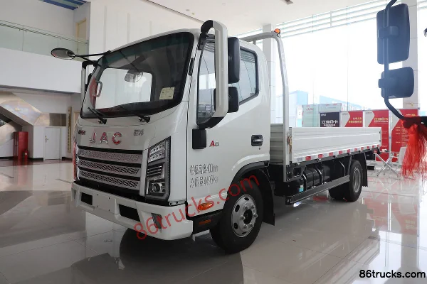 JAC Junling A6 2.5L Diesel 170hp 4X2(6 wheels) Fast Gear 8-speed 4.18m Single Row Flatbed Light Truck Exterior (3) | 86Trucks