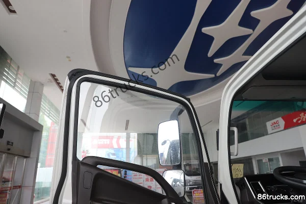 JAC Junling A6 2.5L Diesel 170hp 4X2(6 wheels) Fast Gear 8-speed 4.18m Single Row Flatbed Light Truck Cab (2) | 86Trucks