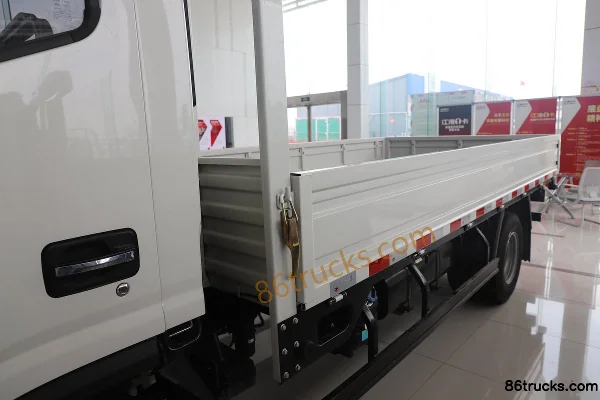 JAC Junling A6 2.5L Diesel 170hp 4X2(6 wheels) Fast Gear 8-speed 4.18m Single Row Flatbed Light Truck Body (1) | 86Trucks