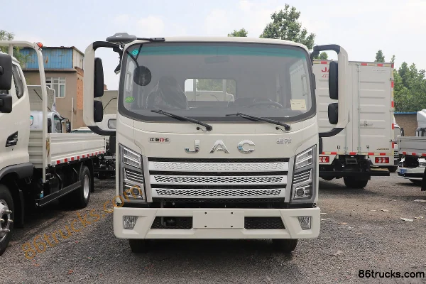 JAC Junling A6 2.5L Diesel 170 hp 4X2(6 wheels) Fast Gear 8-Speed 3.85m One-and-a-Half Row Stake Truck Exterior (2) | 86Trucks