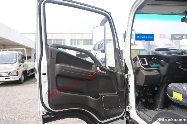 JAC Junling A6 2.5L Diesel 170 hp 4X2(6 wheels) Fast Gear 8-Speed 3.85m One-and-a-Half Row Stake Truck Cab (2) | 86Trucks