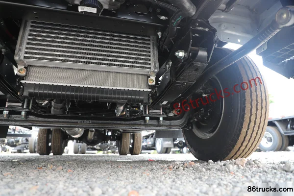 JAC Junling A6 2.5L Diesel 170 hp 4X2(6 wheels) Fast Gear 8-Speed 3.85m One-and-a-Half Row Stake Truck Chassis (3) | 86Trucks