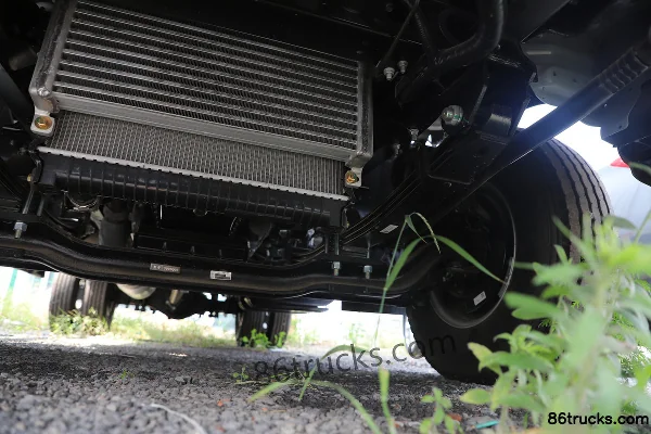 JAC Junling V7 141 hp 4X2(6 wheels) 6.2 m single-row van cargo truck Chassis (3) | 86Trucks