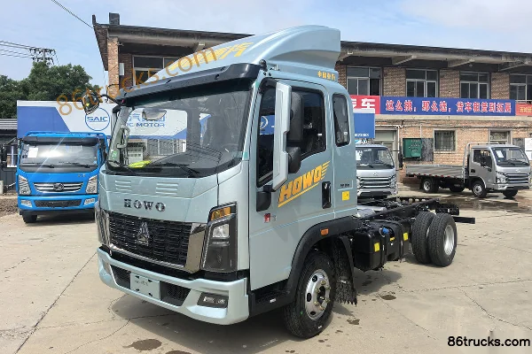 Sinotruk Tongshuai 2.5L Diesel 185 hp 4X2(6 wheels) Sinotruk 12-speed AMT Automatic 3.85m Semi-row Stake Light Truck Exterior (3) | 86Trucks
