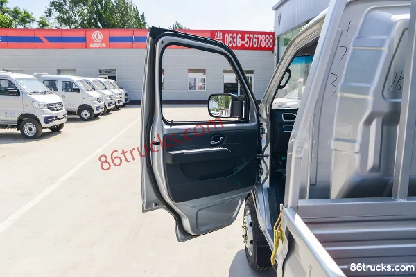 Dongfeng W08 1.6L Gasoline 123 hp 4X2(6 wheels) WLY 5-Speed Dual Rear Wheels 3.7m Single Row Flatbed Mini Truck Cab (1) | 86Trucks