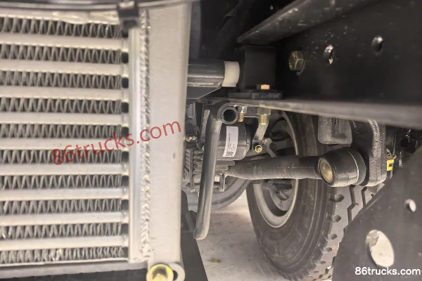 Dongfeng M3V 6.9L Diesel 330hp 6X4(10 wheels) Fast Gear 10-Speed 5.2m Dump Truck Chassis (1) | 86Trucks