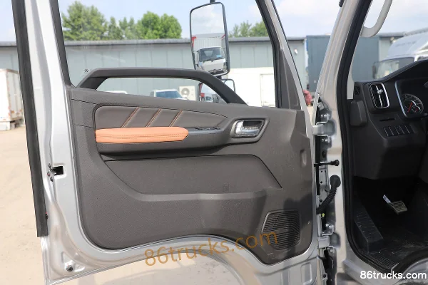 Foton Xin Jieyun Roi du sous-sol 2,5L diesel 155 ch 4X2(6 roues) 6 vitesses 4,17 m cabine simple camion léger plateau (3) | 86Trucks