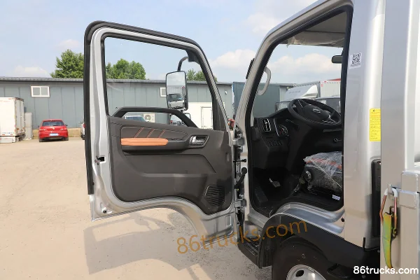 Foton Xin Jieyun Roi du sous-sol 2,5L diesel 155 ch 4X2(6 roues) 6 vitesses 4,17 m cabine simple camion léger plateau (1) | 86Trucks