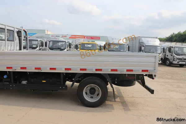 Foton Xin Jieyun Roi du sous-sol 2,5L diesel 155 ch 4X2(6 roues) 6 vitesses 4,17 m cabine simple camion léger plateau Carrosserie (1) | 86Tr