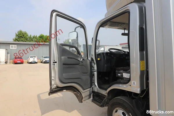 Foton Aoling New Jieyun Youth Invincible Edition 150hp 4X2(6 wheels) 4.14m single-row van light truck Cab (1) | 86Trucks