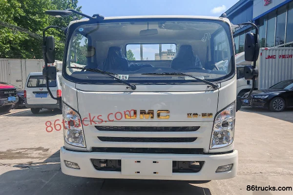 JMC Blue Whale Medium Body 2.5L Diesel 174 hp 4X2(6 wheels) Fast Gear 8-speed 4.2m Single Row Flatbed Light Truck Exterior (2) | 86Trucks