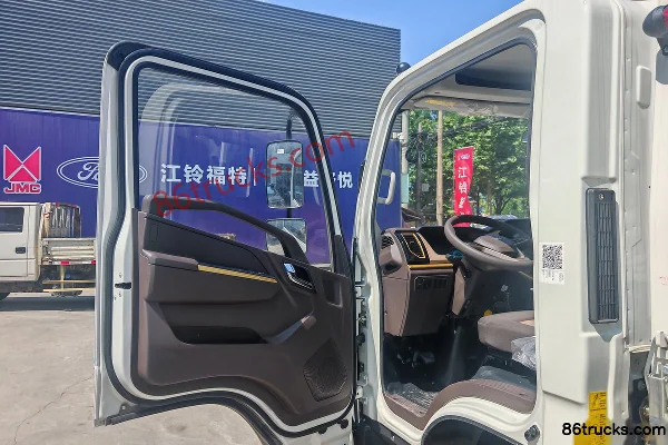 JMC Blue Whale Medium Body 2.5L Diesel 174 hp 4X2(6 wheels) Fast Gear 8-speed 4.2m Single Row Flatbed Light Truck Cab (1) | 86Trucks