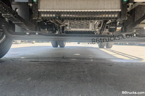 JMC Blue Whale Medium Body 2.5L Diesel 174 hp 4X2(6 wheels) Fast Gear 8-speed 4.2m Single Row Flatbed Light Truck Chassis (1) | 86Trucks