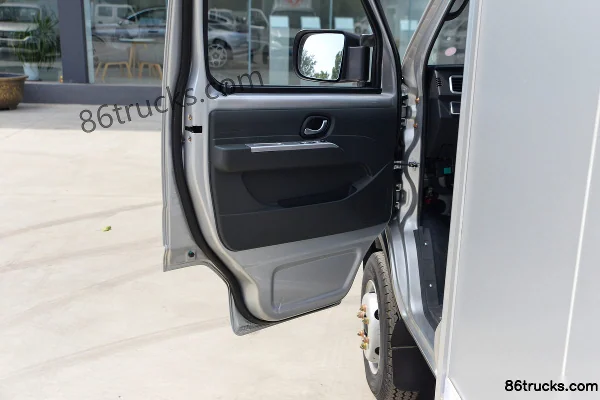 Dongfeng W08 1.6L Gasoline 123 hp 4X2(6 wheels) WLY 5-speed Hydraulic Brake 3.7m Single Row Van Mini Truck Cab (2) | 86Trucks